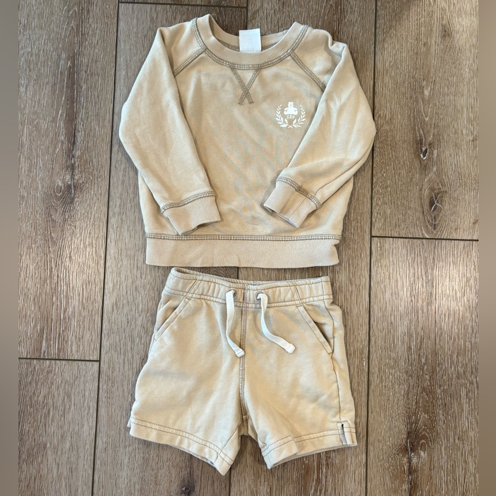 Baby Gap tan shorts set size 18-24 months